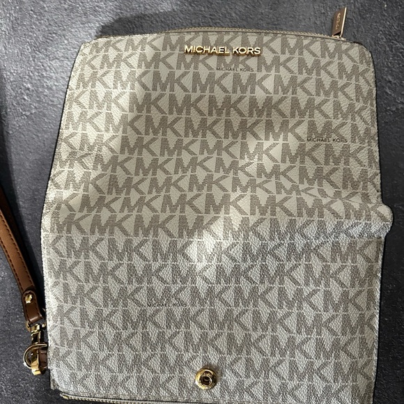 Michael Kors - Jet Set Travel LG double zip wristlet - Picture 3 of 9